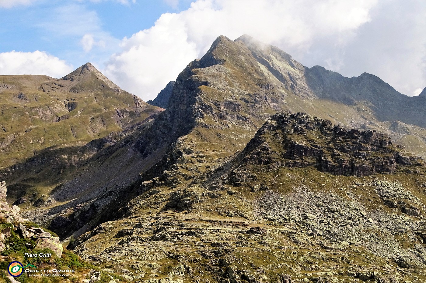 28 Vista in (da dx) Pizzo Camilla, Monte Corte, Pizzo Frano.JPG